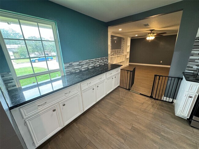 Building Photo - 12707 Nyack Dr