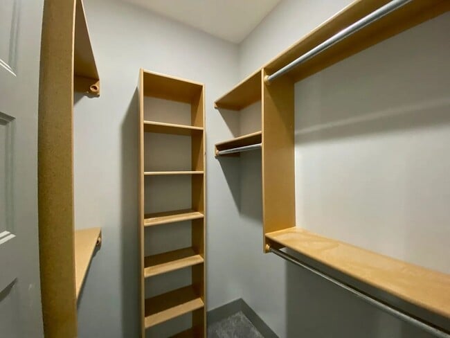 Building Photo - 2279 S Chateau Ct