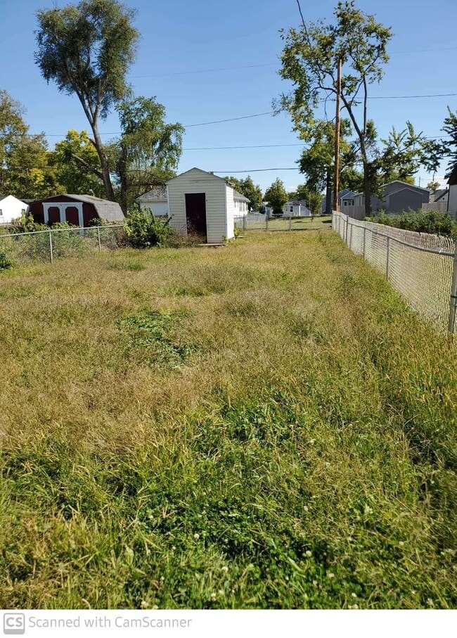 Building Photo - Refreshed 3 bed 1 bath home convenient to ...