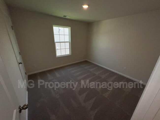 Building Photo - 1401 Woodhouse Dr