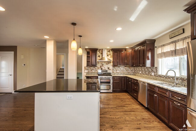 Building Photo - 106 Sharon Dr