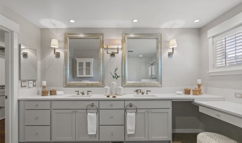 Building Photo - 1340 Bellevue Way SE