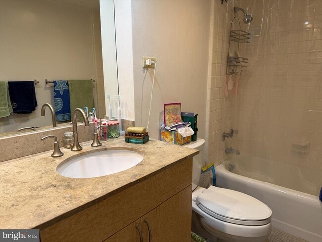 Building Photo - 604 S Washington Square