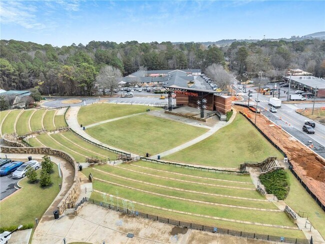 Building Photo - 241 Village Square Dr