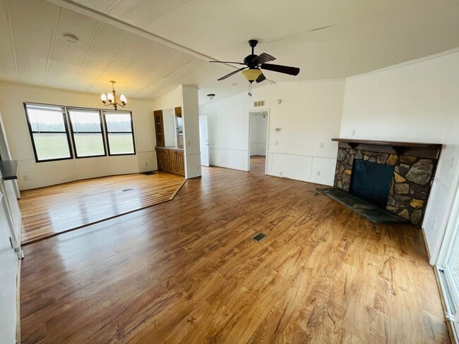 Building Photo - 3 BR, 2 BA doublewide in Pikeville school district