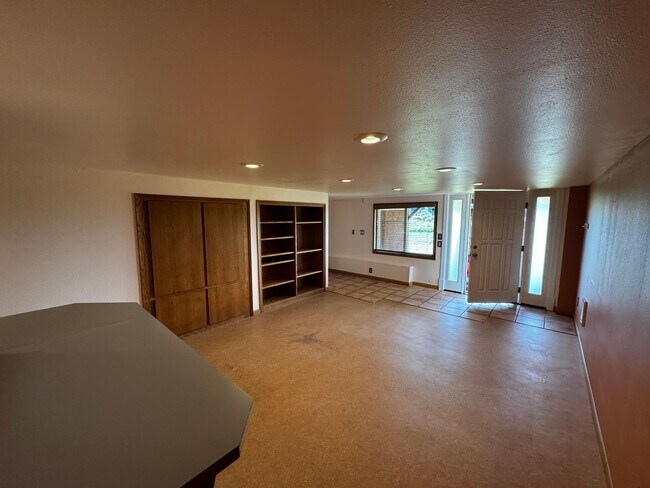 Building Photo - 2 Bedroom + Bonus Room + Loft Hansville Ho...