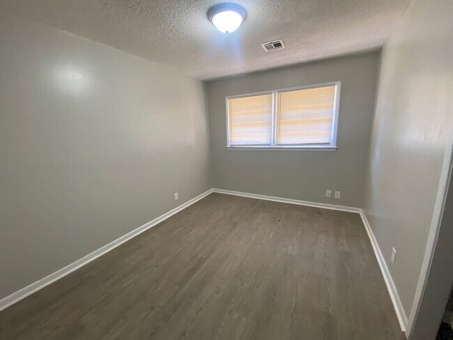 Building Photo - Completely Remodeled 3/2 in Prattville!