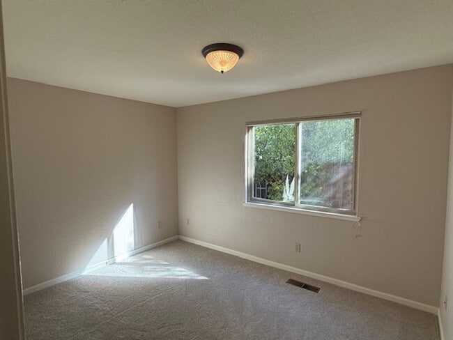 Building Photo - Massive4-Bedroom Richmond Home!