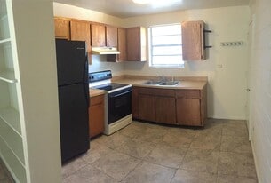 Building Photo - 2984 Myra St