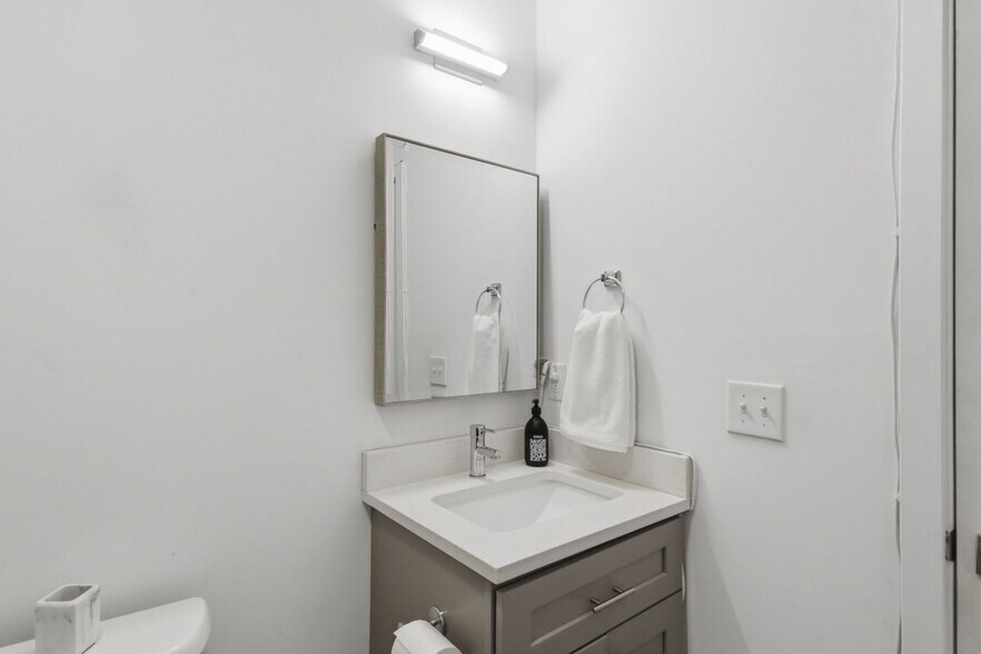 Building Photo - 1113 Lemon St