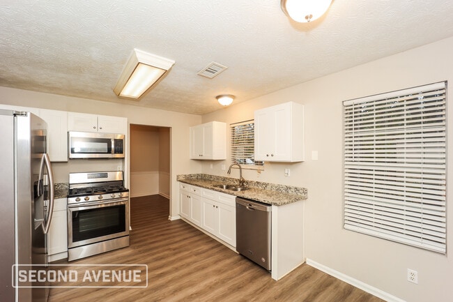 Building Photo - 6614 Rebecca Lou Ln