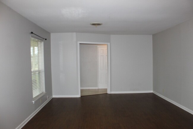 Building Photo - 3 BEDROOM, 2 BATH, NORTH BELTON