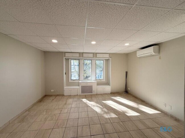 Building Photo - 1 bedroom in RIDGEWOOD NY 11385