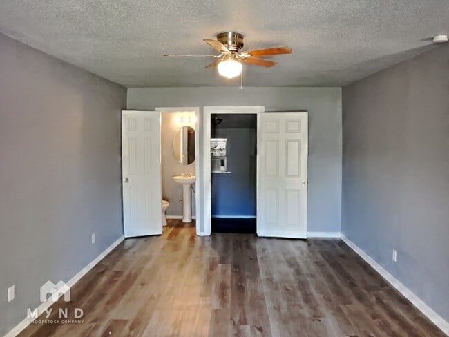 Building Photo - 1805 Trenton Dr