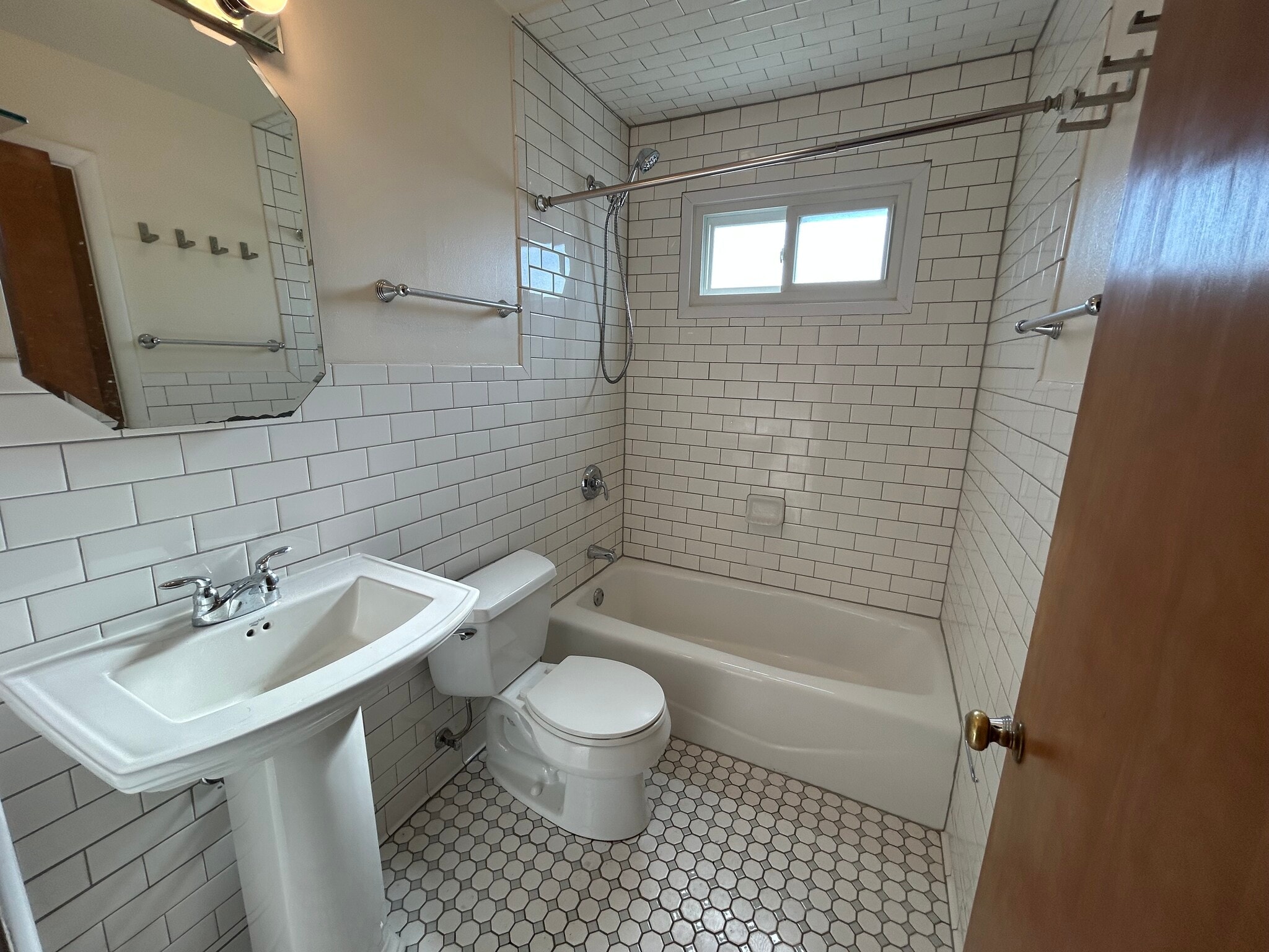 Main Bath - 904 Nichols Rd