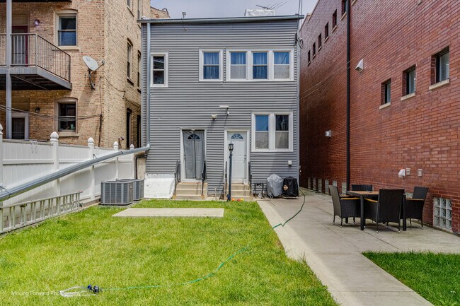 Building Photo - 522 N Armour St