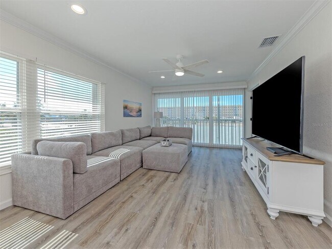 Building Photo - 1400 Tarpon Center Dr