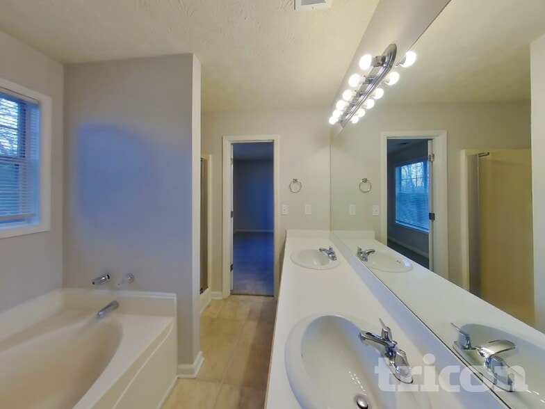 Building Photo - 3935 Piper Glen Dr NE