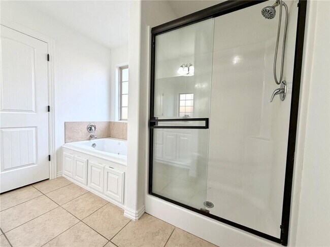 Building Photo - 2912 S D Pl