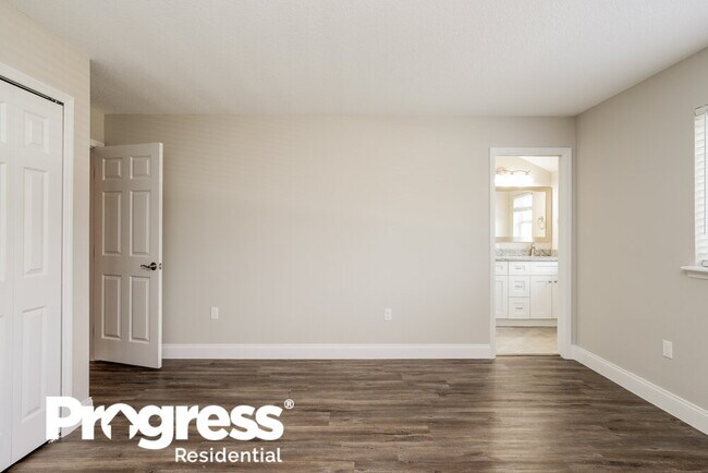 Building Photo - 148 Eleven Oaks Cir