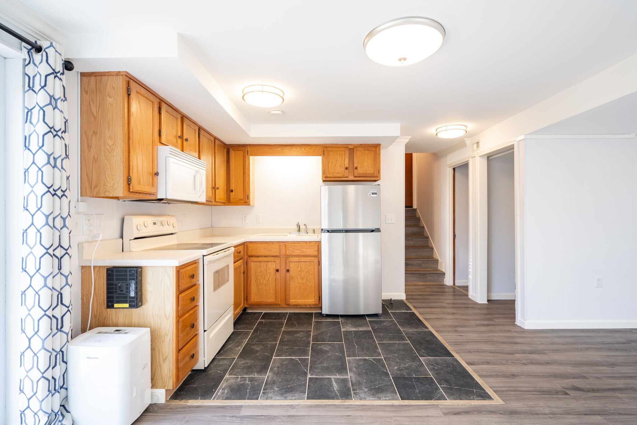 Building Photo - 85 Meadowdew Ln