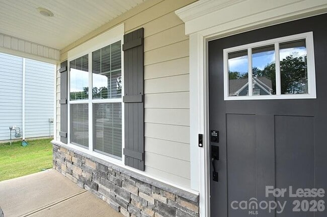 Building Photo - 6153 Sylvan Dr