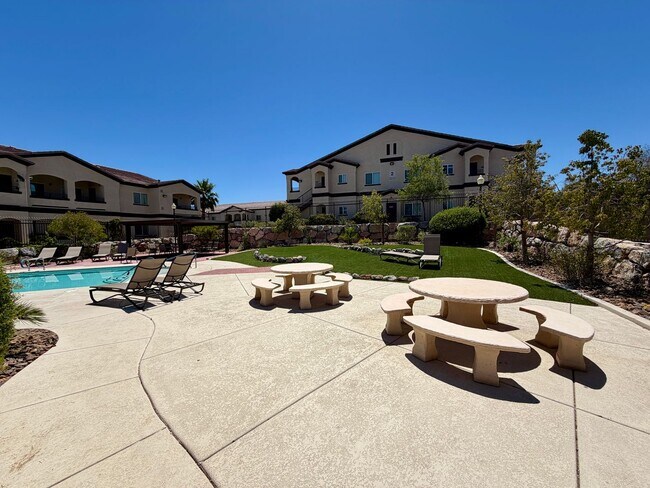Building Photo - 2291 W Horizon Ridge Pkwy