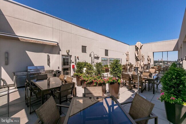 Building Photo - 1111 19th St N