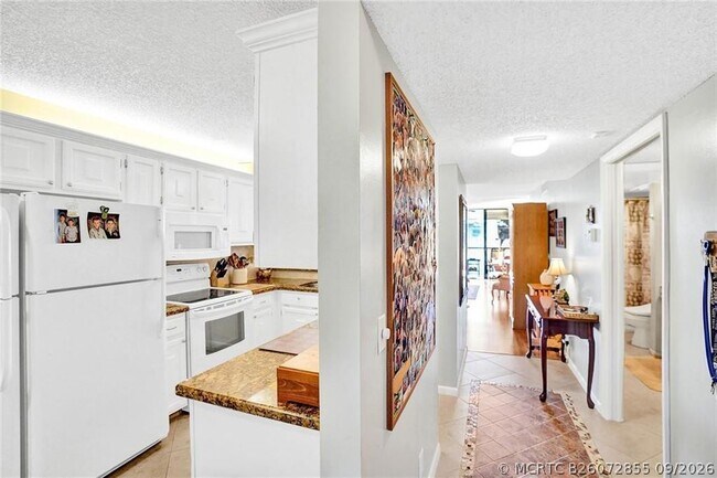 Building Photo - 6114 Coral Lake Dr