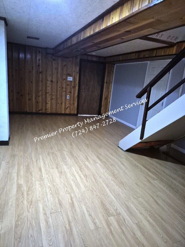 Building Photo - 990 Clearview Dr