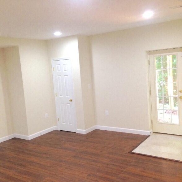 Building Photo - 20385 Dunkirk Sq