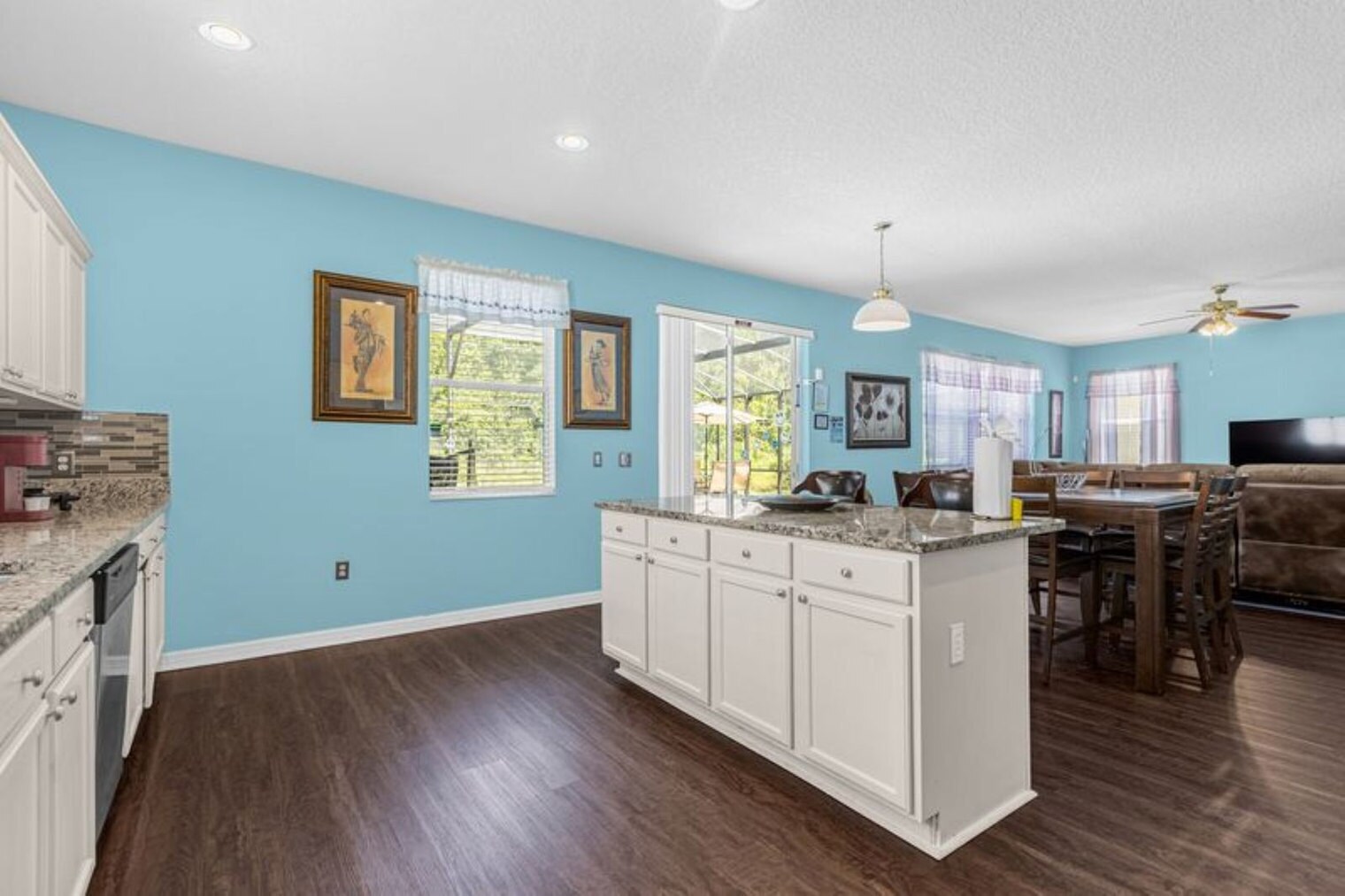 Building Photo - 325 Willow View Dr