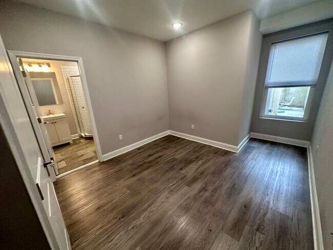 Building Photo - 1530 N Sydenham St