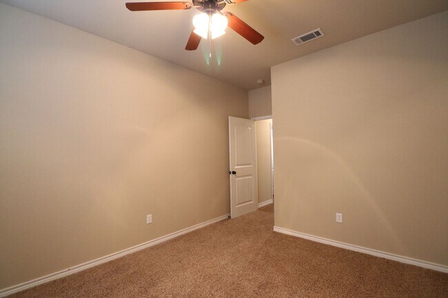 Building Photo - Stallion 3101 - 3105