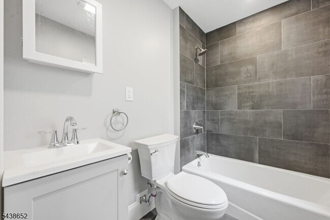 Building Photo - 508 2nd St
