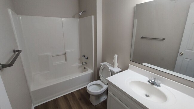 Building Photo - 813 S Dogwood Ln