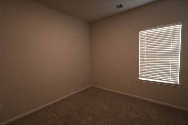 Building Photo - 67 Courageous Side Way