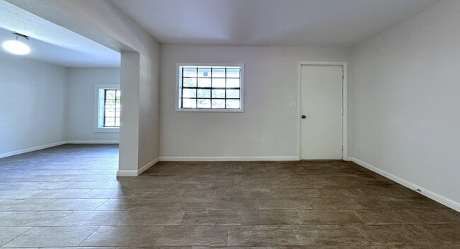 Building Photo - 2928 W Elrod Ave