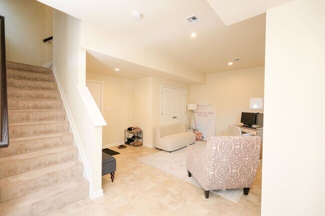 Building Photo - 119 High Pointe Dr
