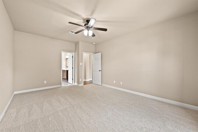 Building Photo - 808 Middle Creek Dr