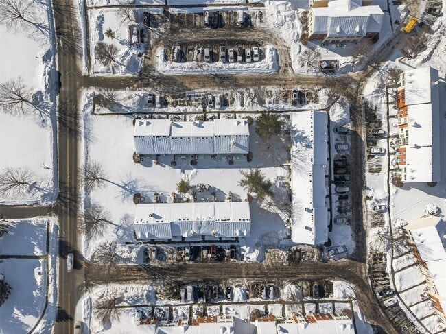 Building Photo - 12 Brook Dr