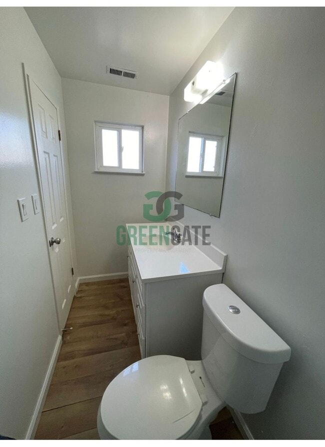Building Photo - BEAUTIFUL 3 BEDROOM 2 BATH HOME MOVE IN RE...