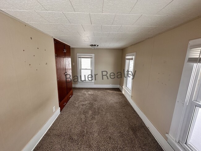 Building Photo - Renovated Two Bedroom Home