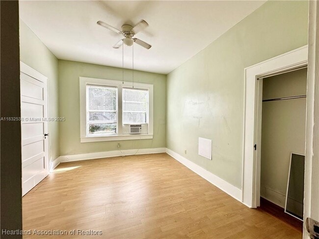 Building Photo - 533 Rose Dr