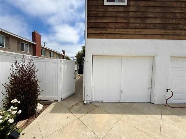 Building Photo - 190 Costa Mesa St