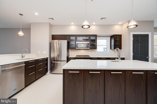 Building Photo - 1020 Penn St