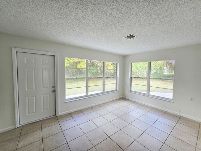 Building Photo - Charming 2 bed 2 bath in Vero Beach!