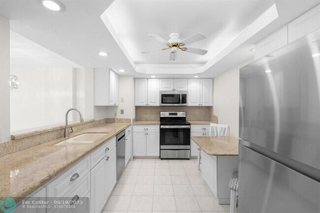 Building Photo - 1149 Hillsboro Mile