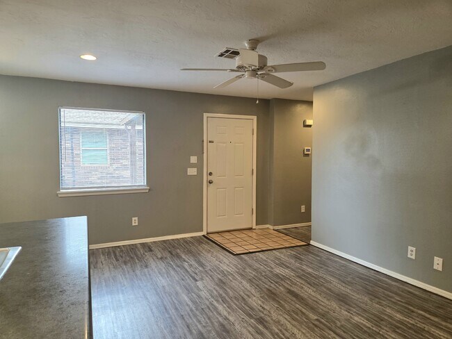 Building Photo - 507 Peppertree Ln