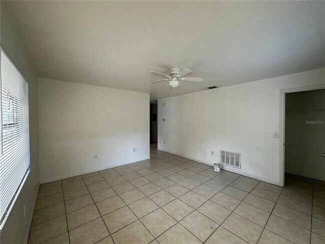 Building Photo - 912 Pine Ave